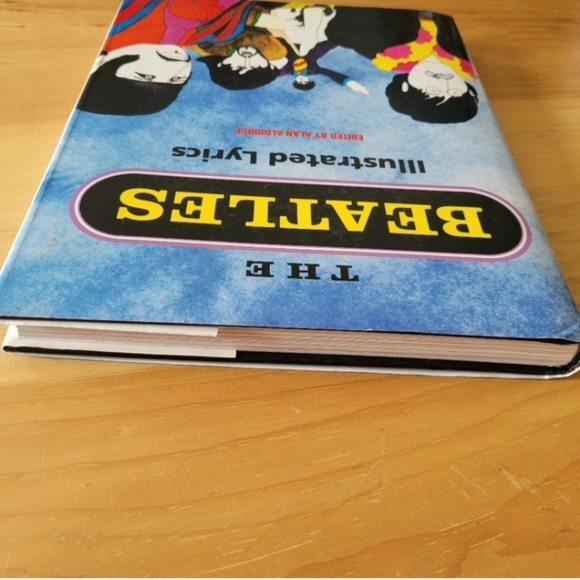 The Beatles Lyrics Hardcover Book & Bonus Beatles Pop up Book - Picture 6 of 16